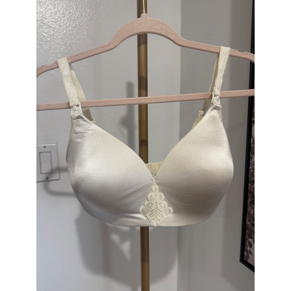Bravado Designs Ivory Satin Wireless Nursing Bra 32 H/I Lace Detail